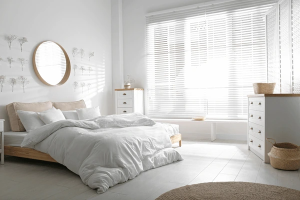 Elegant white Venetian blinds in a modern Dubai bedroom, offering trendy, affordable, and stylish privacy solutions for 2025 interior design trends.