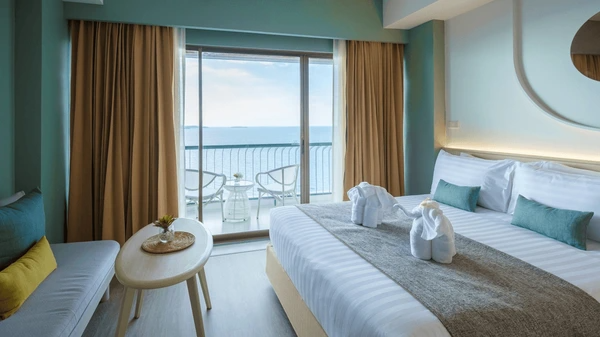 Best Washable & Shrink-Proof Curtains in Dubai 2025 enhancing a luxurious hotel room with stunning sea views and a fresh, modern design.