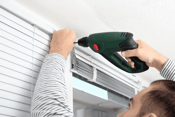 You are currently viewing How To Install Blinds For Dubai Homes in 2025: DIY Guide