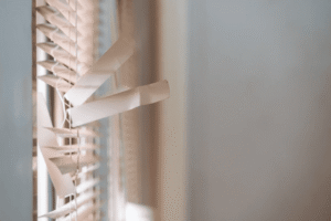 Read more about the article Where to Get Blinds Repaired in Dubai 2025 – Near You?