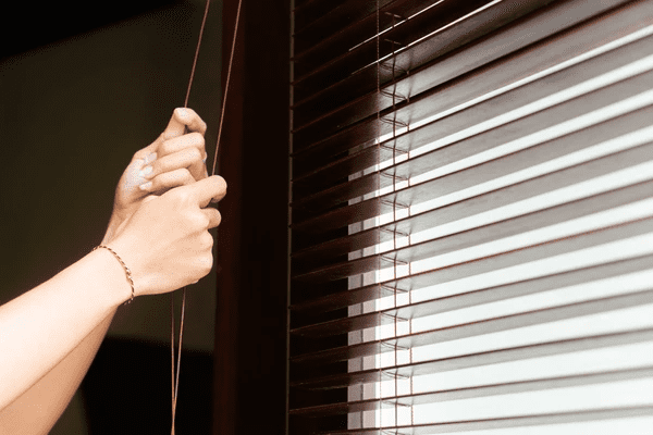 You are currently viewing Are Cord Blinds Illegal in Dubai 2025?