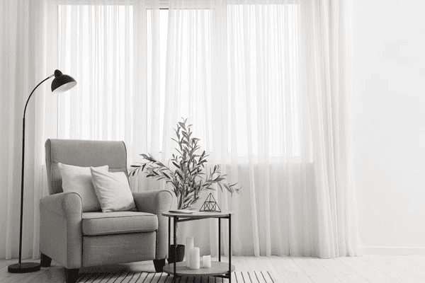 You are currently viewing Why You Should Choose Curtains Over Blinds in Dubai 2025?