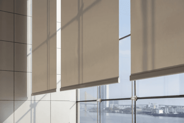 You are currently viewing Why Are Roller Blinds Perfect for Dubai Homes in 2025?
