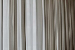 Read more about the article Layered Curtains Dubai – The Perfect Blend of Style, Comfort & Functionality