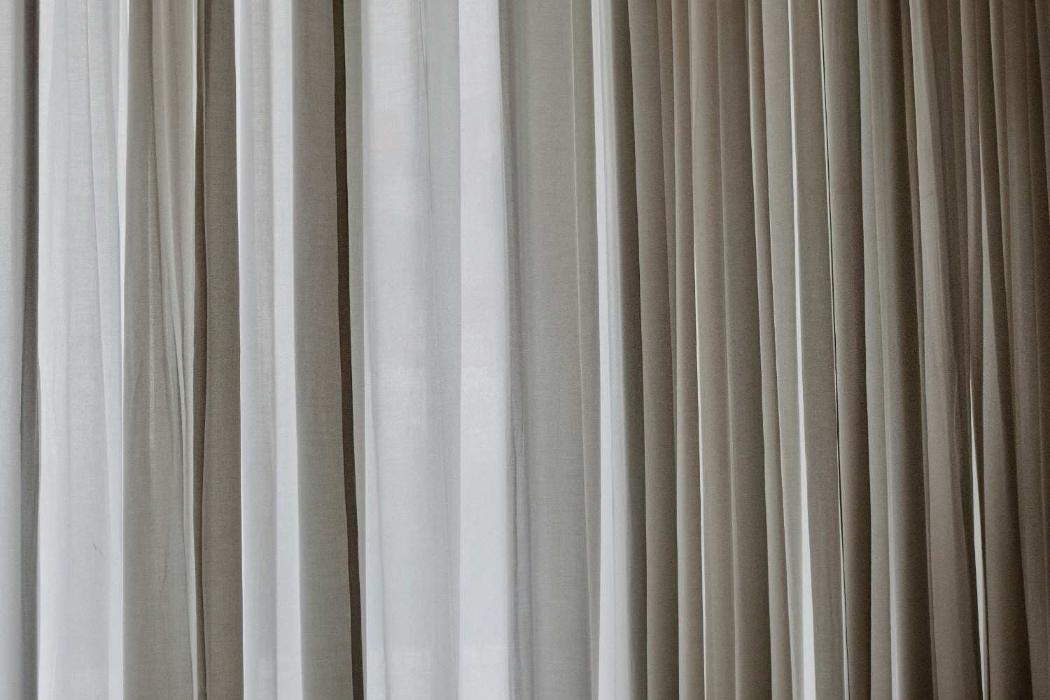 You are currently viewing Layered Curtains Dubai – The Perfect Blend of Style, Comfort & Functionality