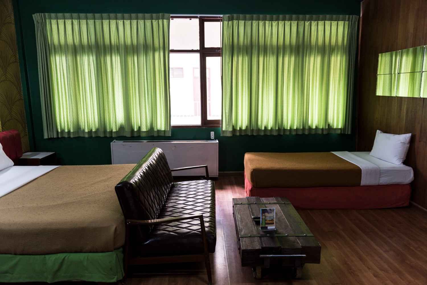 You are currently viewing Sun Blocking Curtains Dubai – Premium Blackout & Soundproof Solutions by Emirati Blinds Curtain