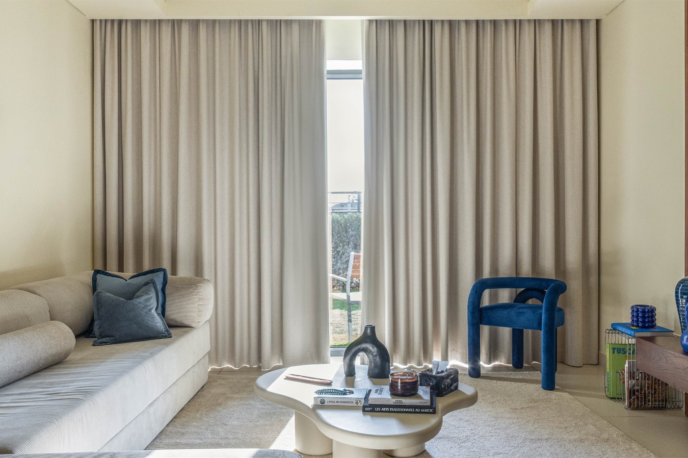You are currently viewing Why are linen blackout curtains considered a smart choice for modern Dubai homes?